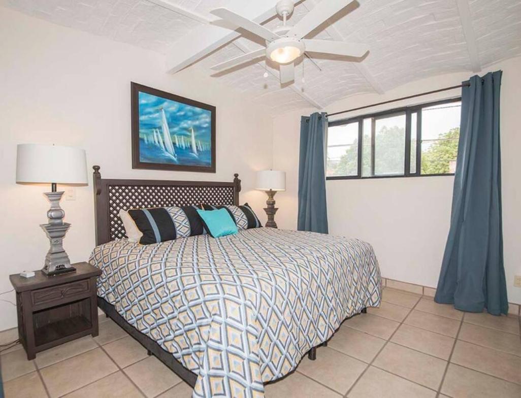 Enjoy Ac In Our Guest Room At Inn Ajijic Exterior photo