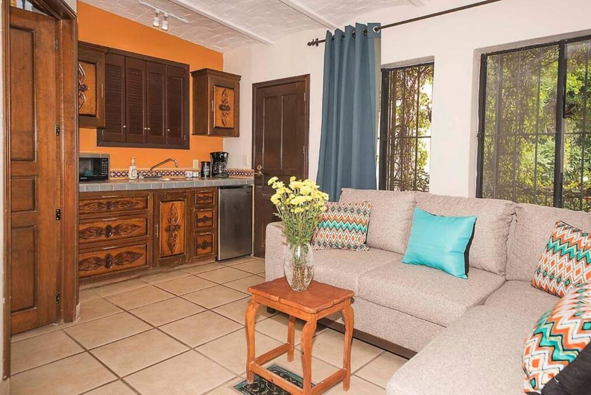 Enjoy Ac In Our Guest Room At Inn Ajijic Exterior photo