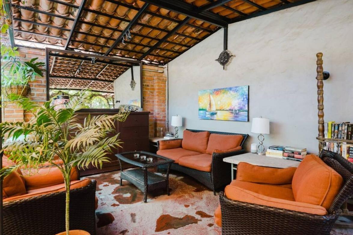 Enjoy Ac In Our Guest Room At Inn Ajijic Exterior photo